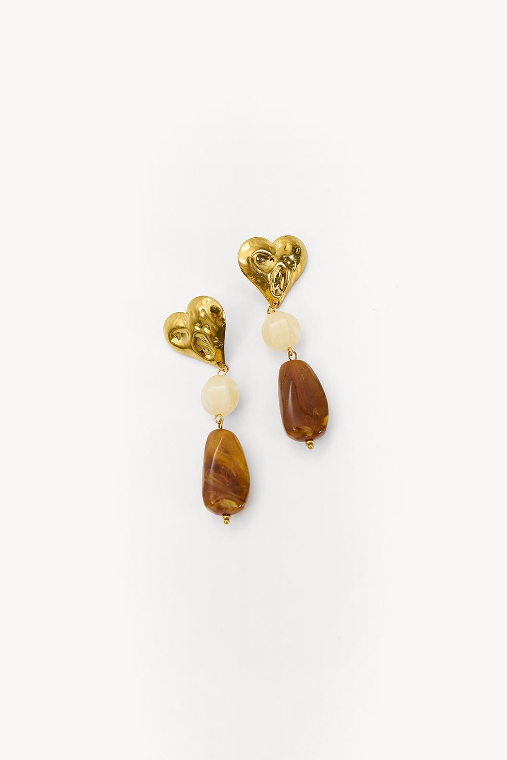 Pendientes de oro con corazón y cuentas