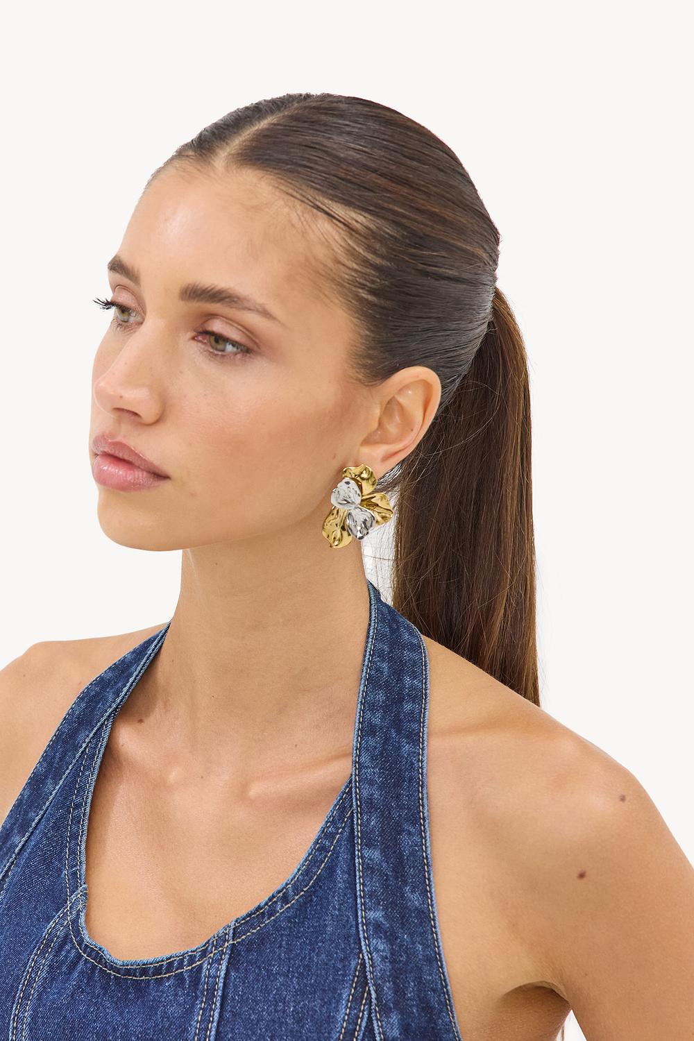 Boucles d'oreilles en or avec détails argentés