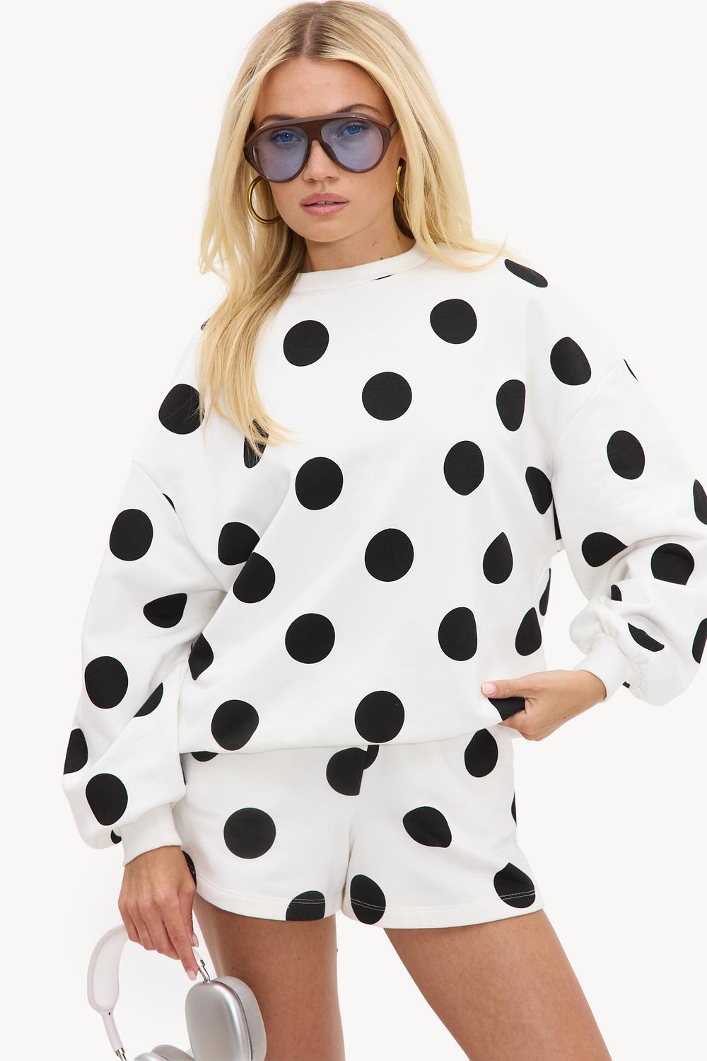 Jersey blanco con lunares negros