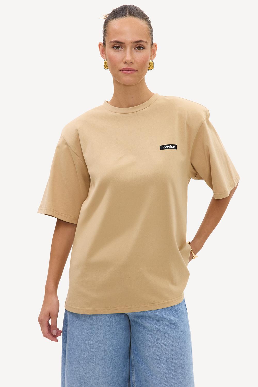 Camiseta color camel con hombreras