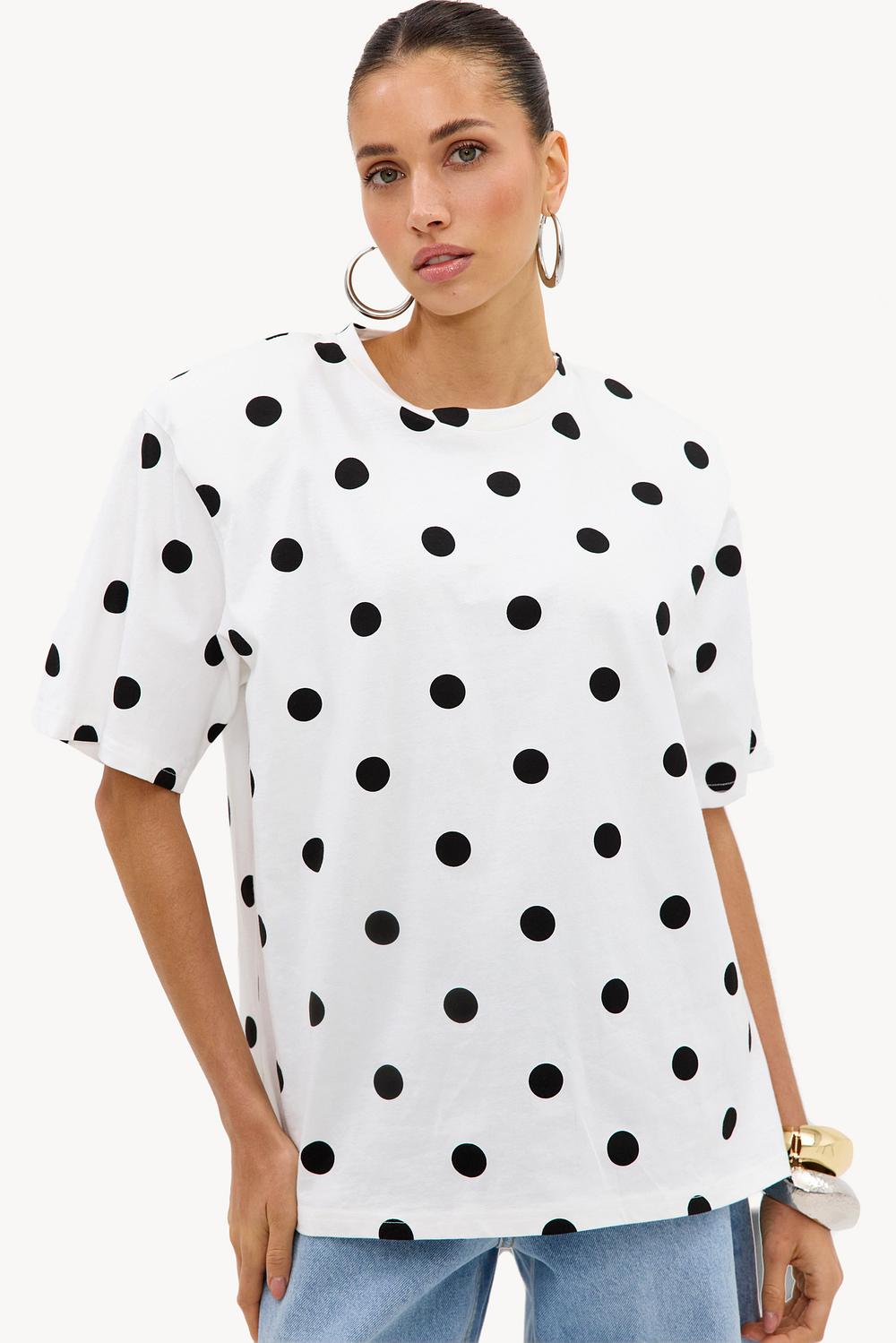 Camisa blanca con lunares