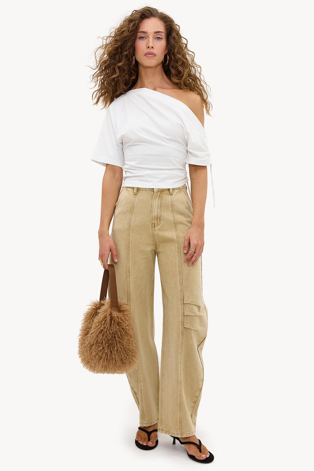 Vaqueros acampanados beige