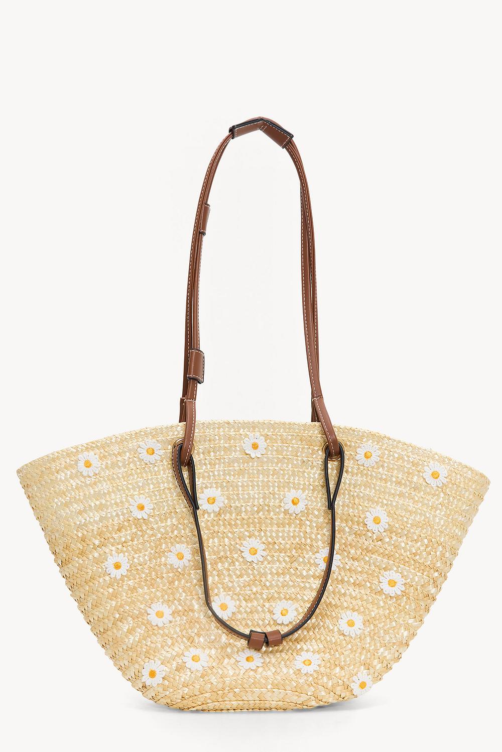 Bolso de mimbre con flores