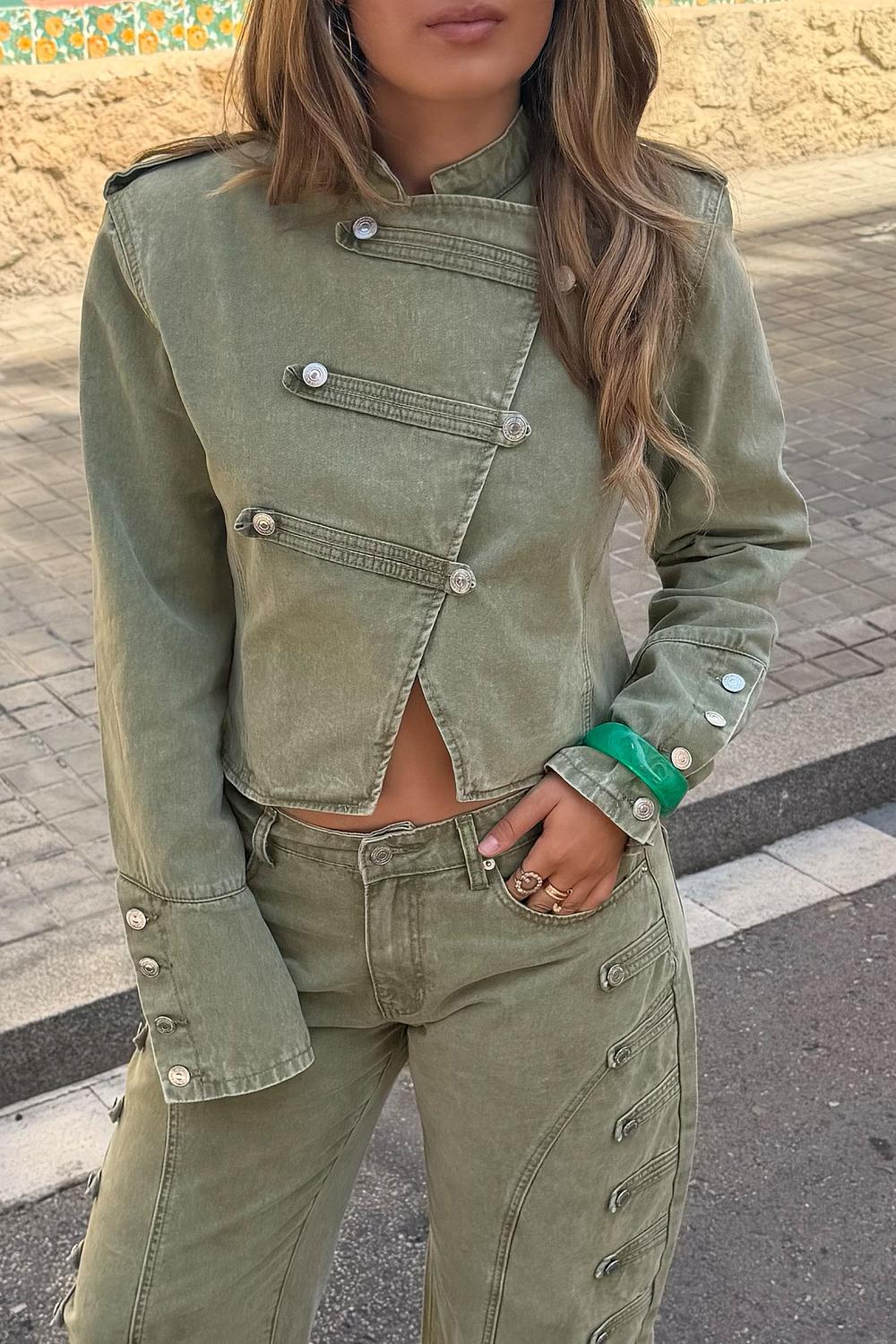 Chaqueta verde claro con hombreras