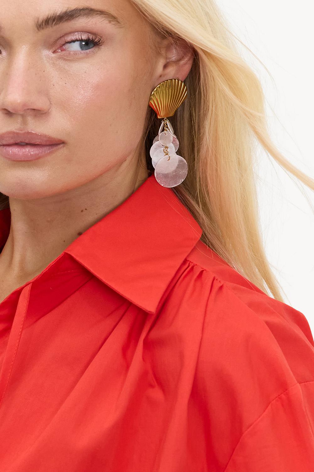 Boucles d'oreilles fantaisie dorées en forme de coquillage