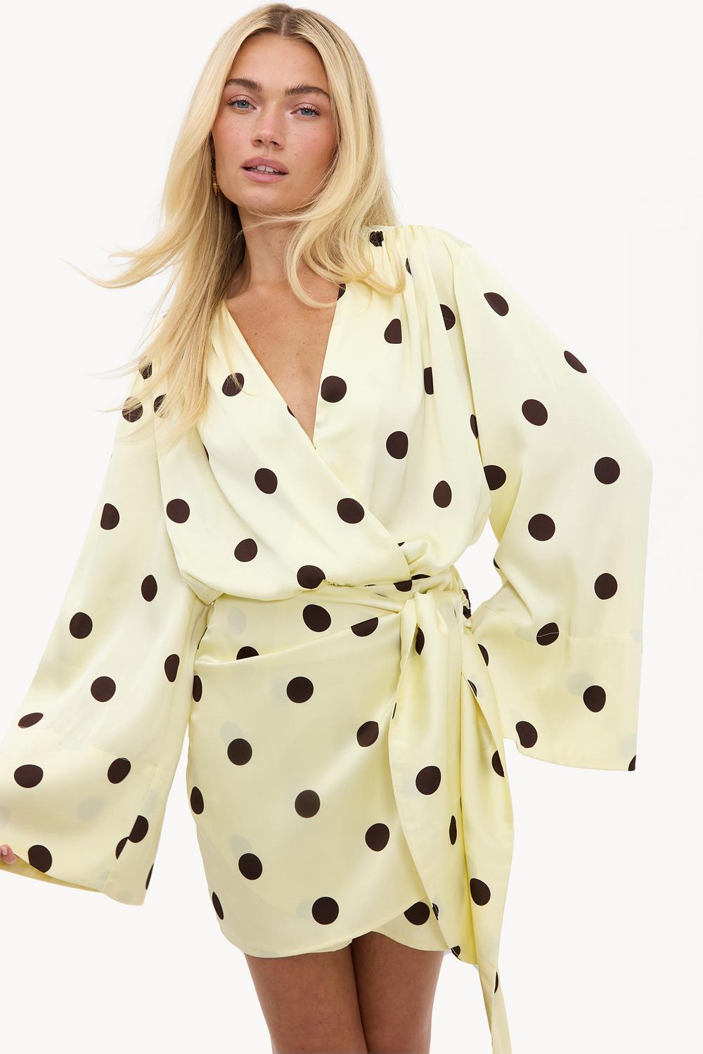 Robe jaune clair à pois