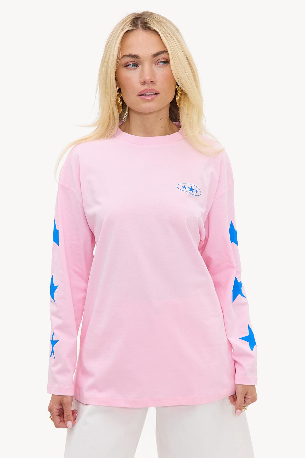Top de manga larga rosa con texto