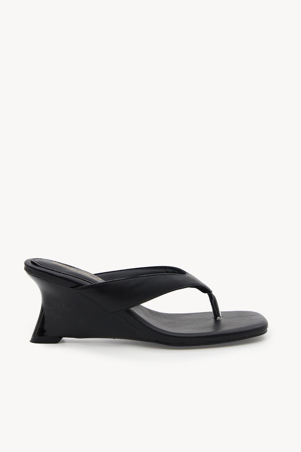 Black heeled flip-flops