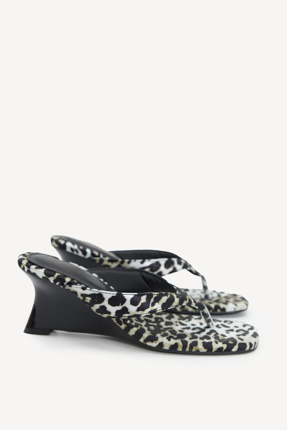 Black wedge heels with a leopard print