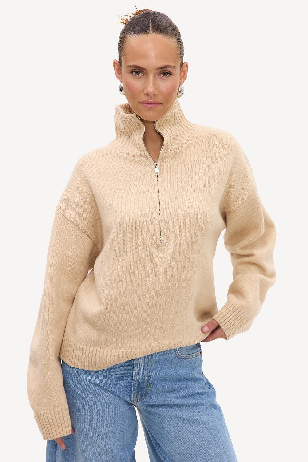 Jersey beige claro con cremallera