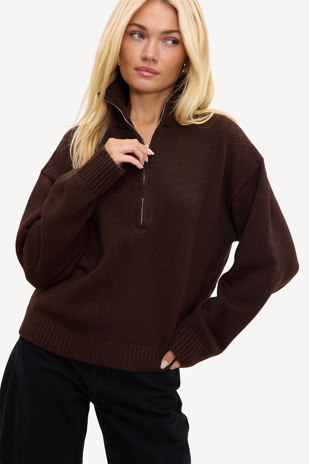 Pull marron foncé à fermeture éclair