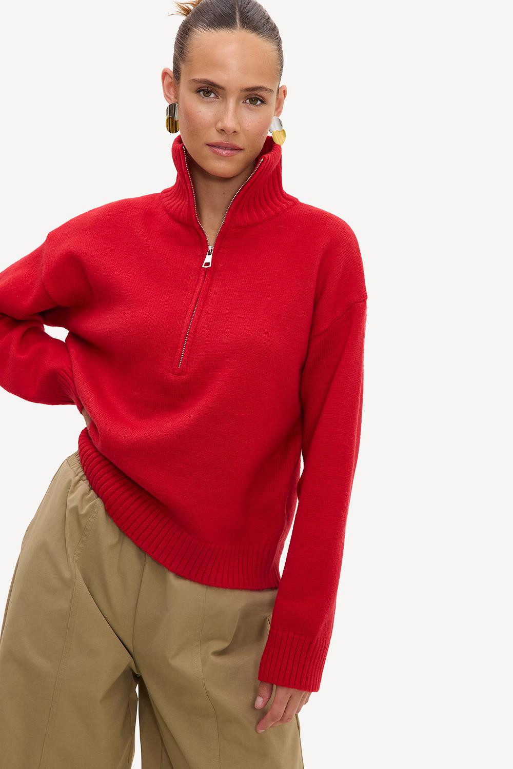 Pull rouge à fermeture éclair