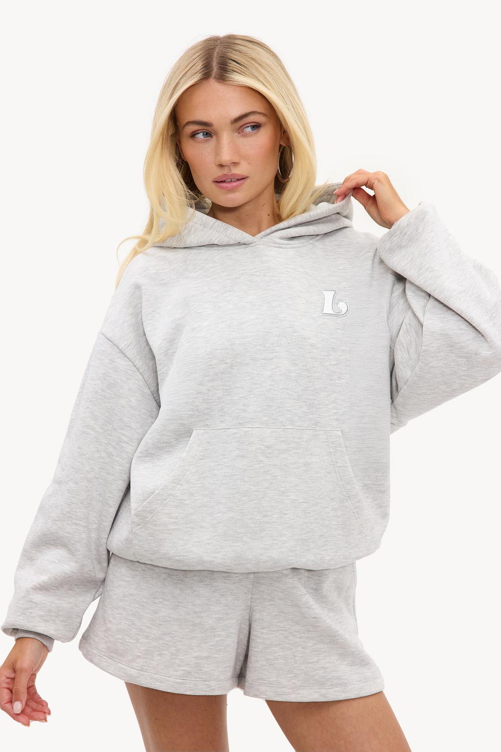 Sweat à capuche gris avec logo argenté