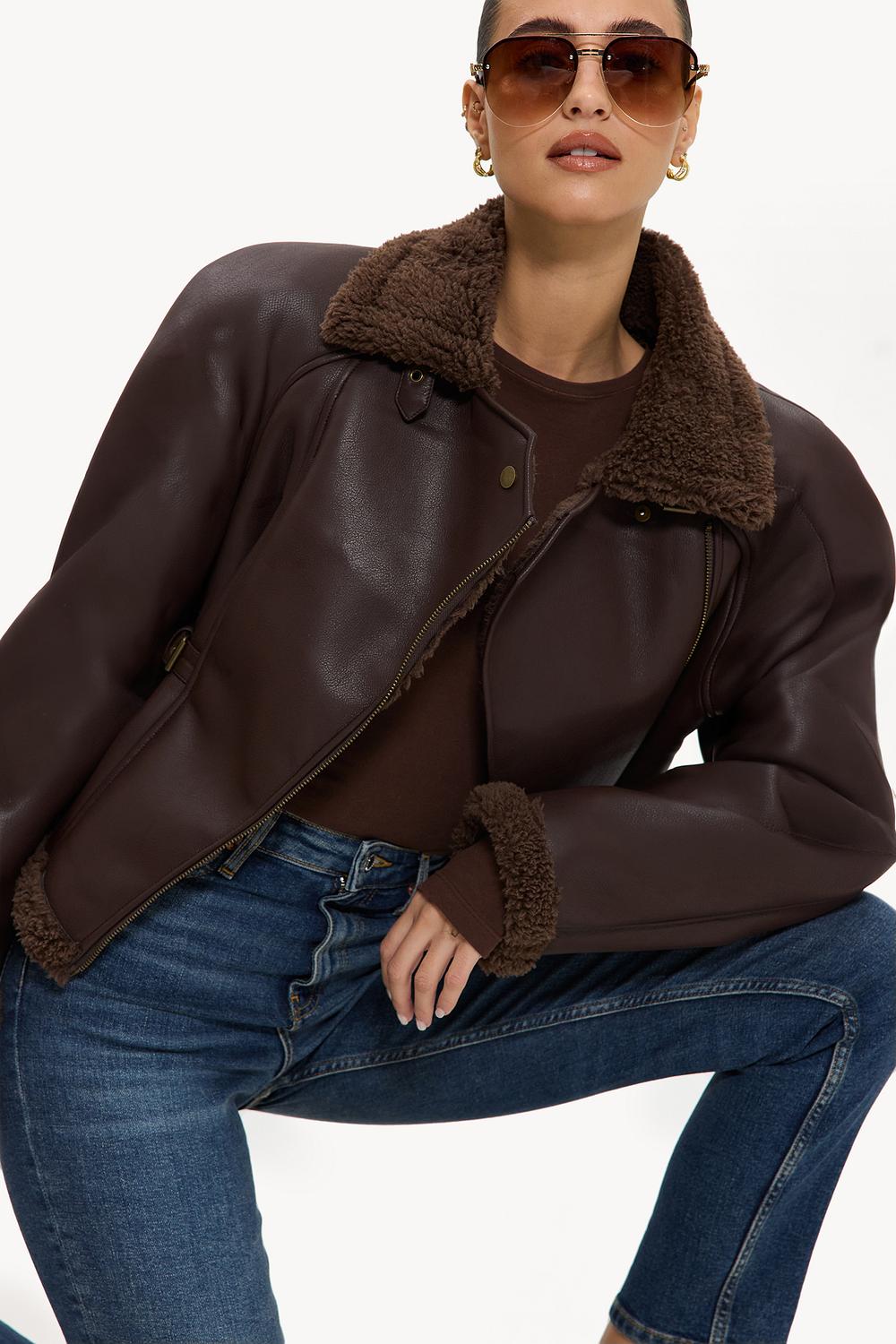 Donkerbuine leatherlook jas