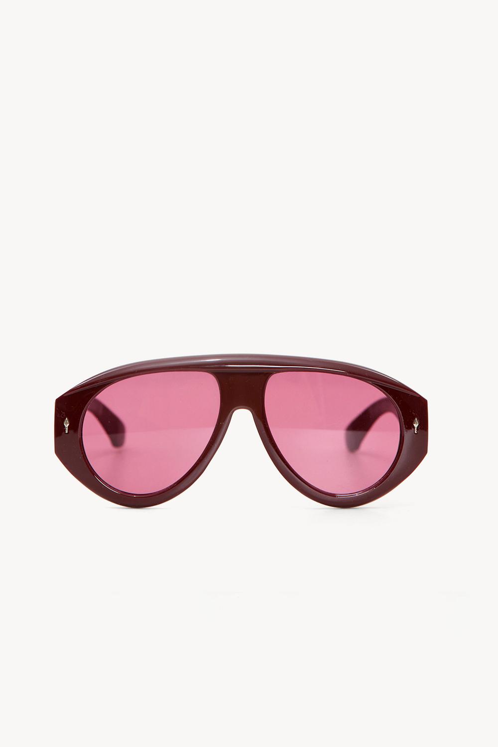 Gafas de sol rojo oscuro