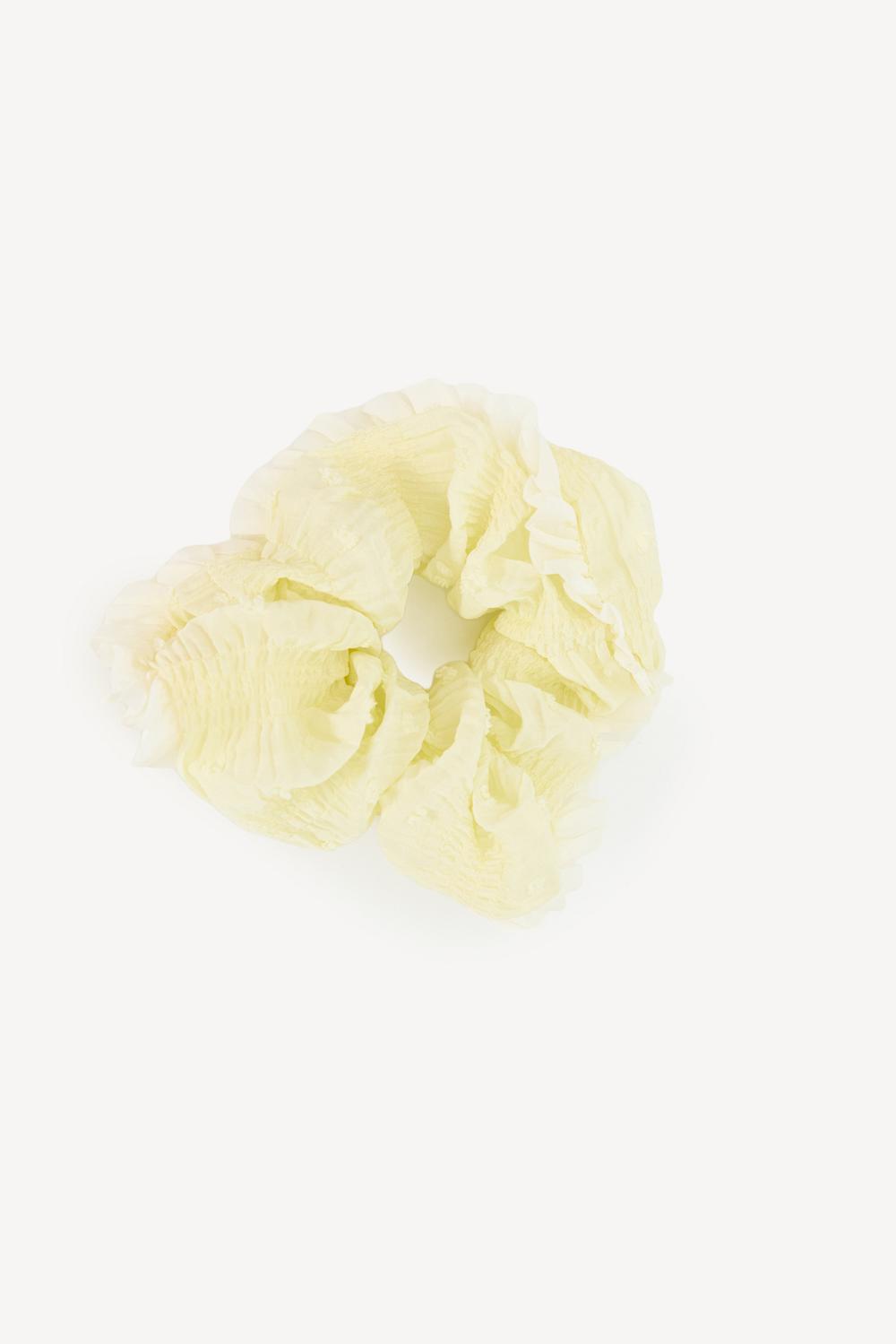 Gele scrunchie met ruches