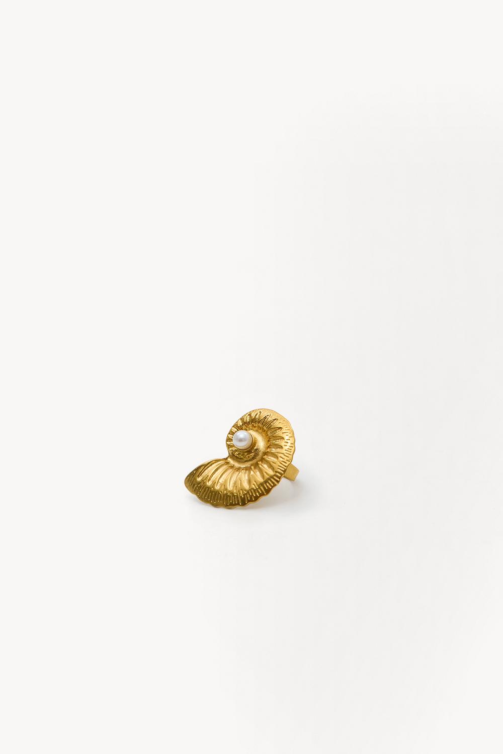 Bague statement dorée avec coquillage