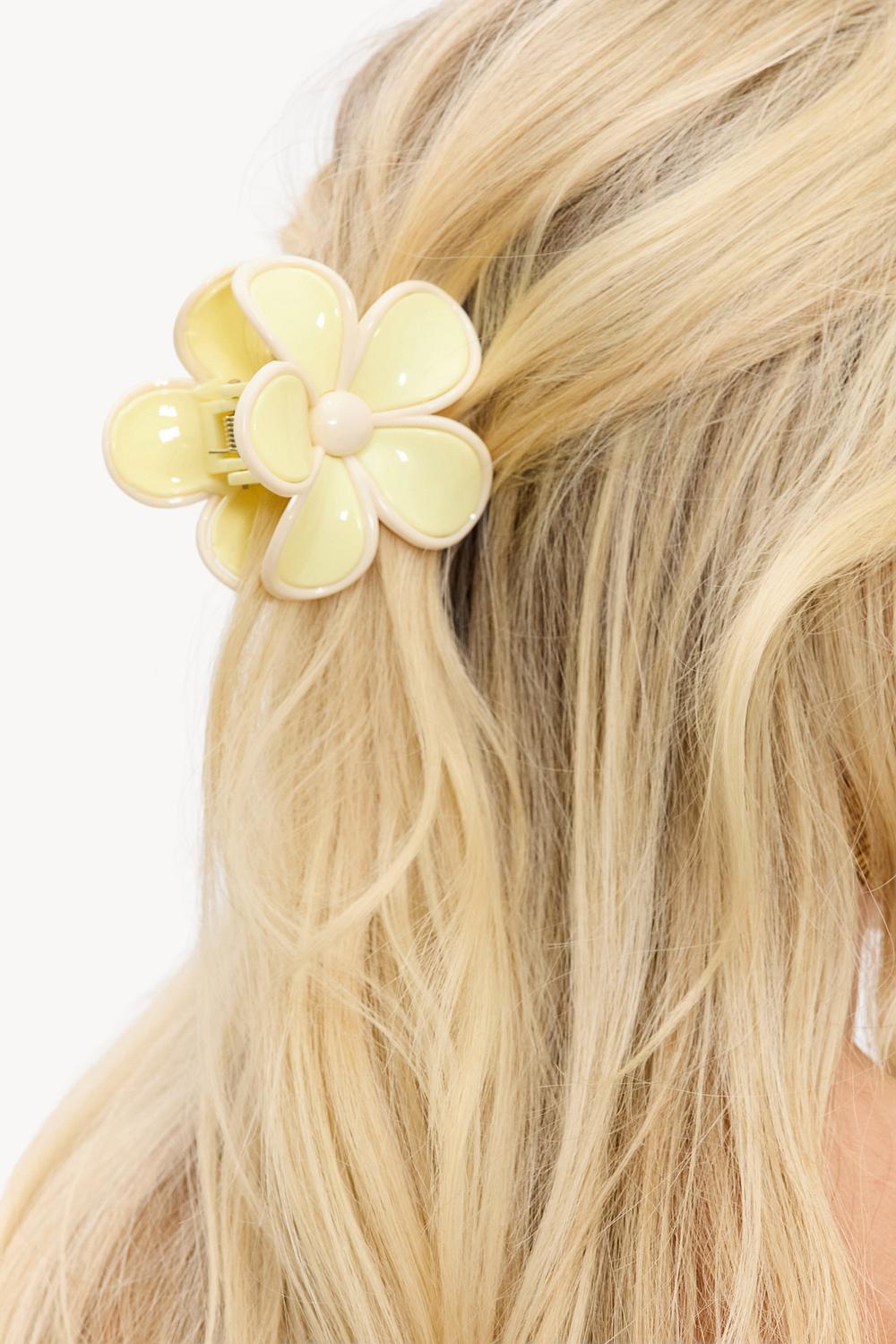 Barrette en forme de fleur jaune