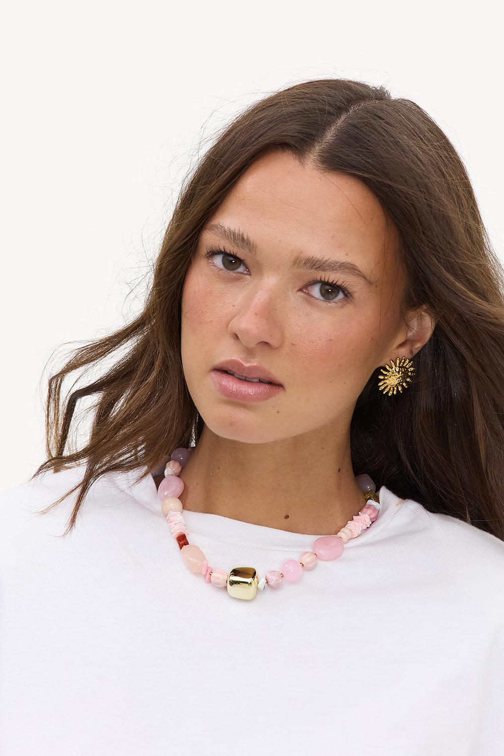 Collar rosa con cuentas