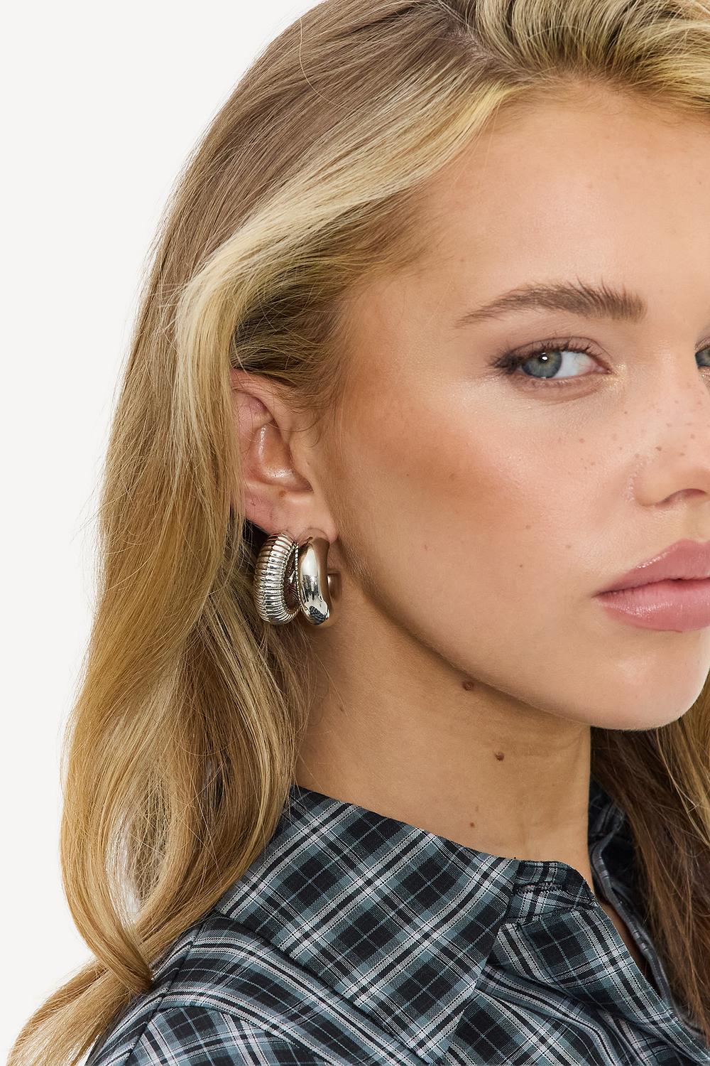 Silver earrings (2-pack)