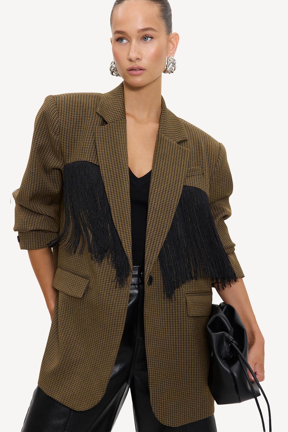 Blazer marrón a cuadros con flecos negros