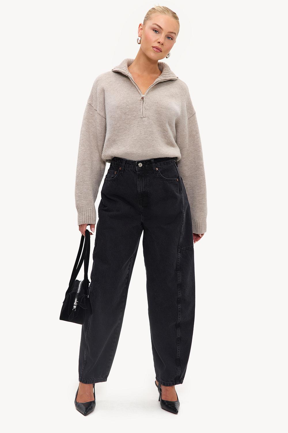 Black balloon jeans