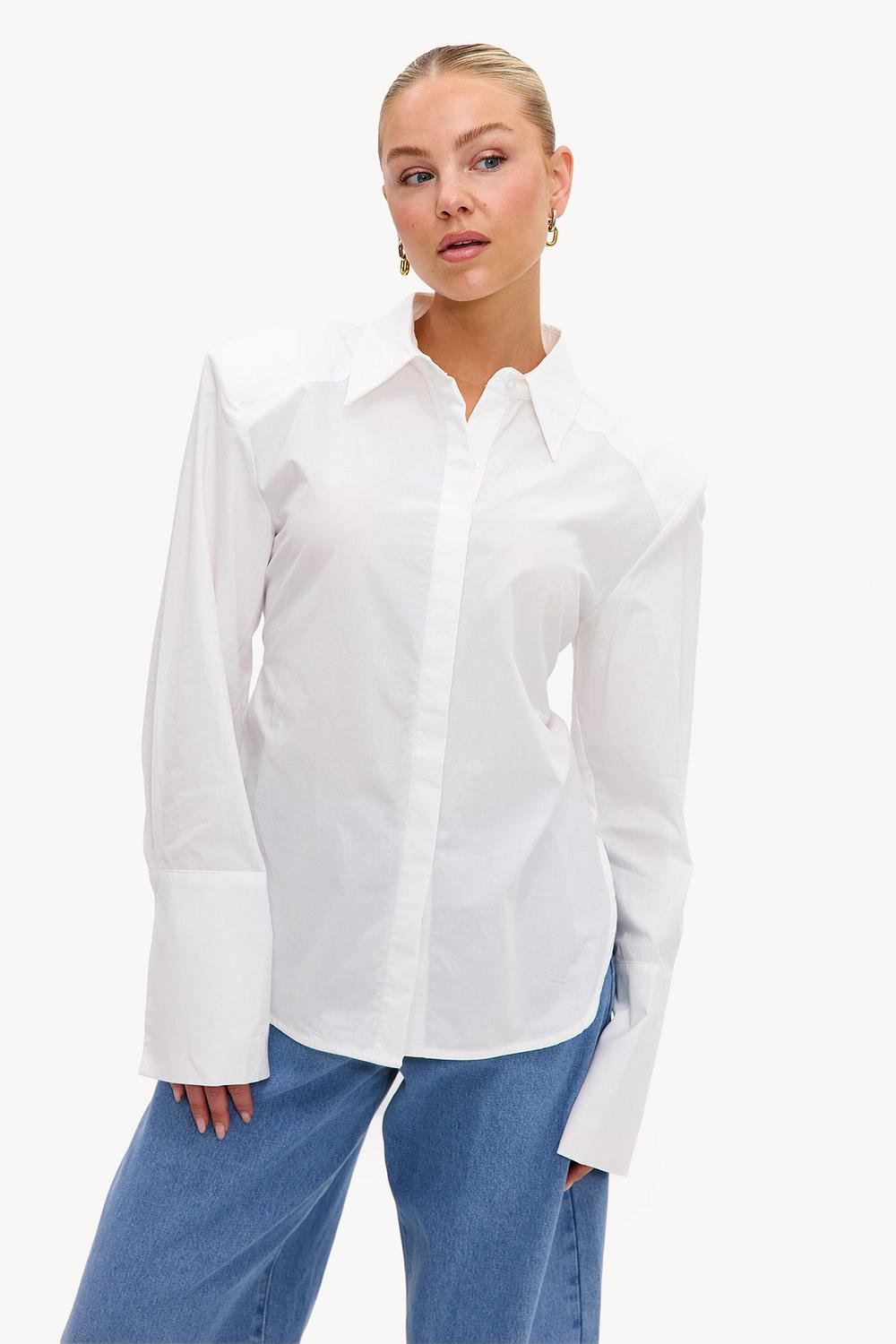 Witte blouse met strikdetail en schoudervulling