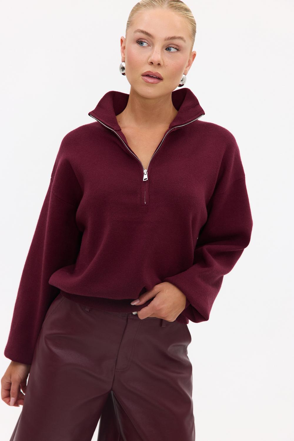 Pull rouge foncé avec fermeture éclair