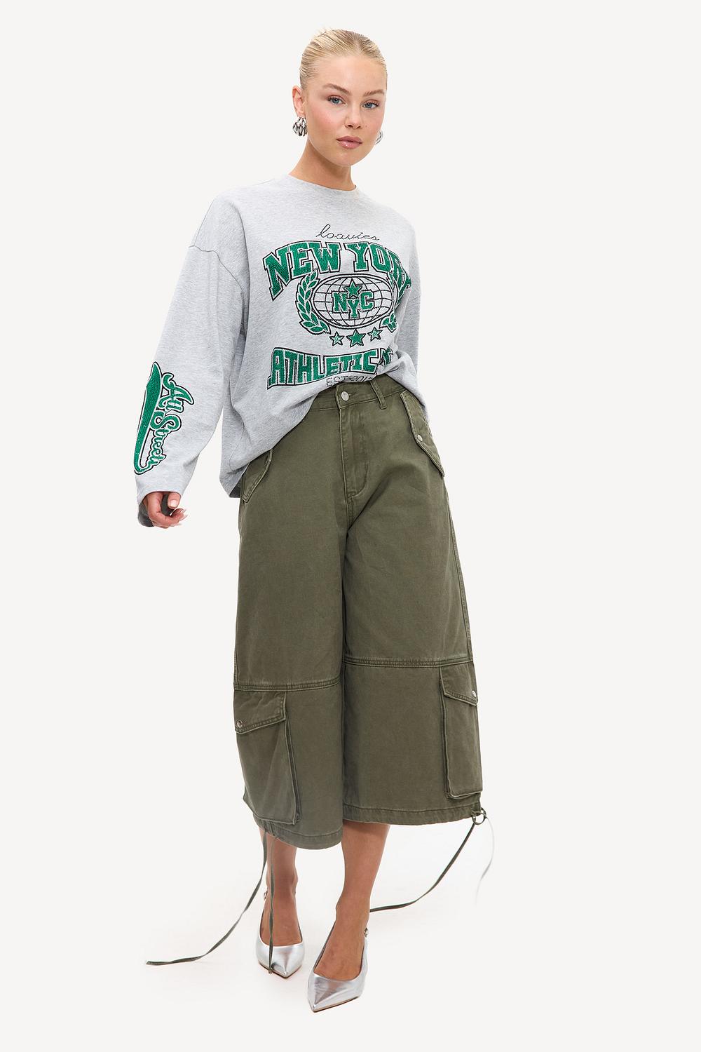 Pantalones cargo de color verde oscuro