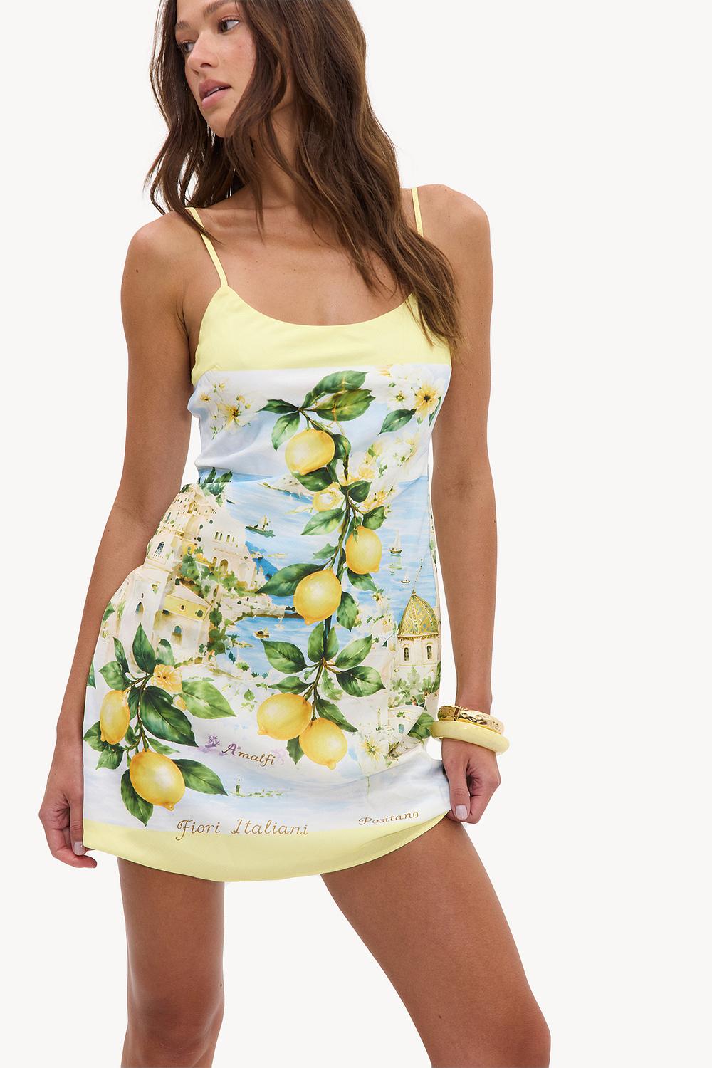Vestido amarillo con estampado de Amalfi