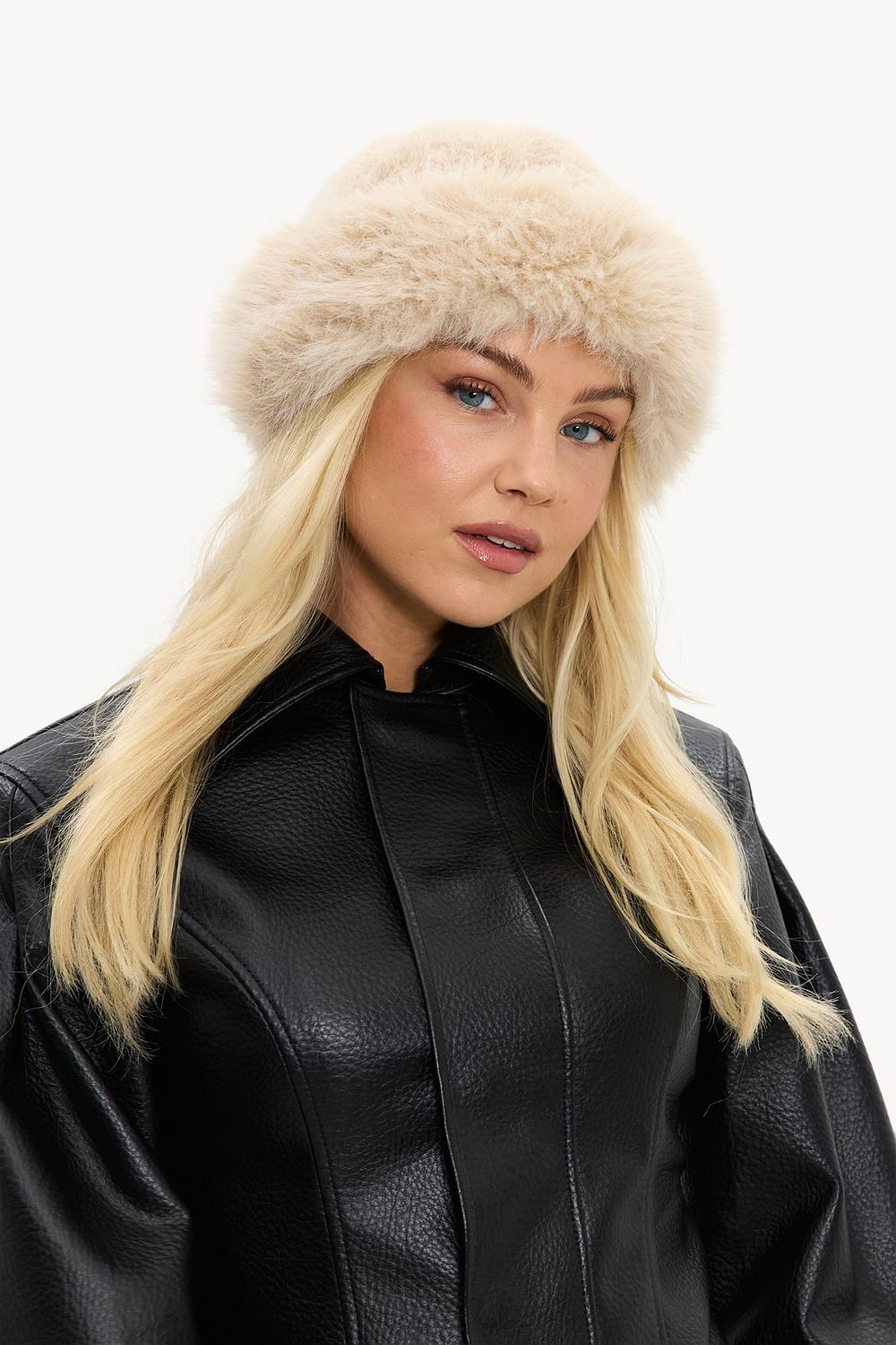 Gorro de piel sintética beige