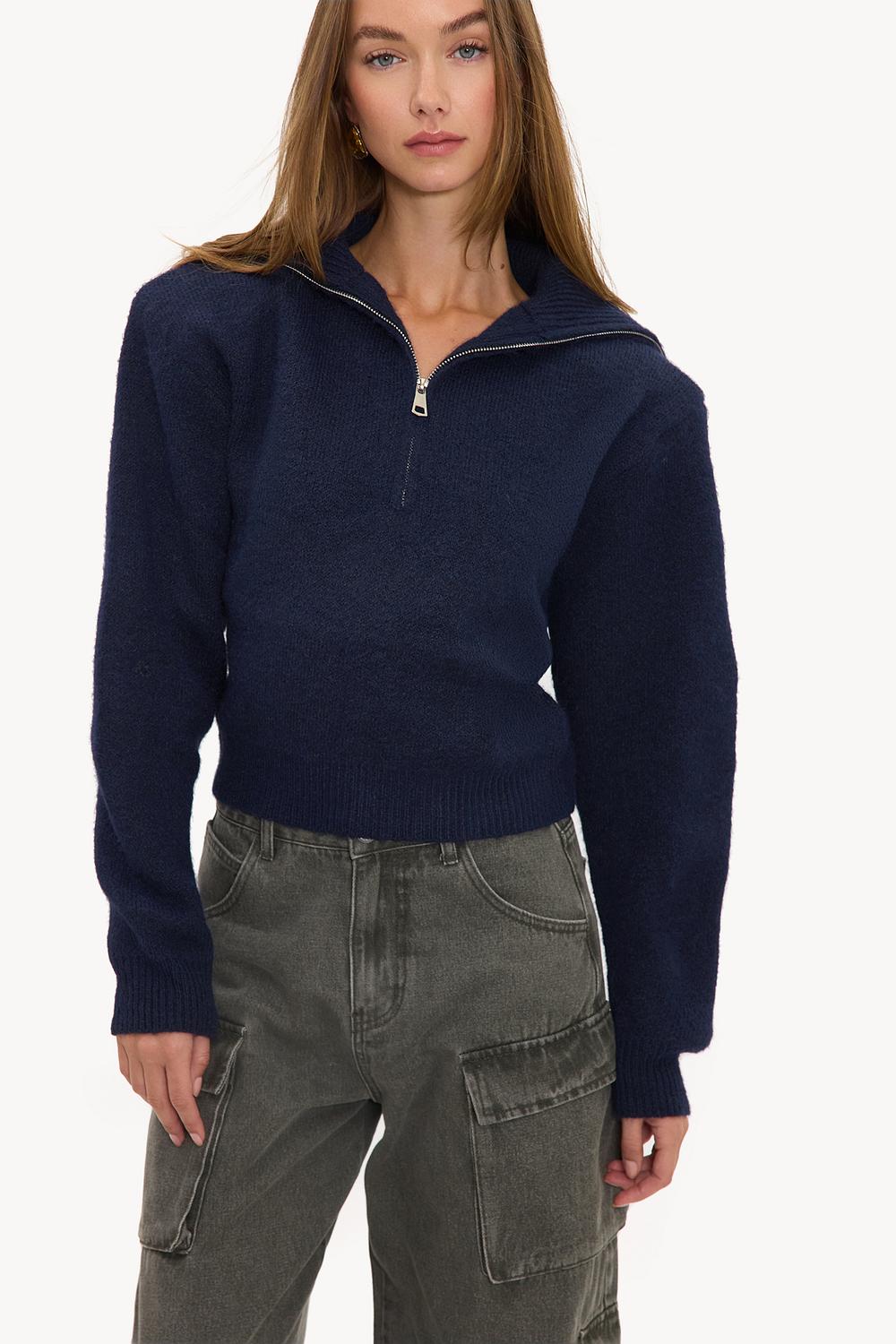 Pull bleu foncé à épaulettes et fermeture éclair