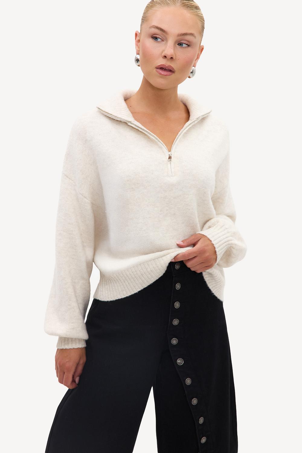 Light beige sweater with zipper