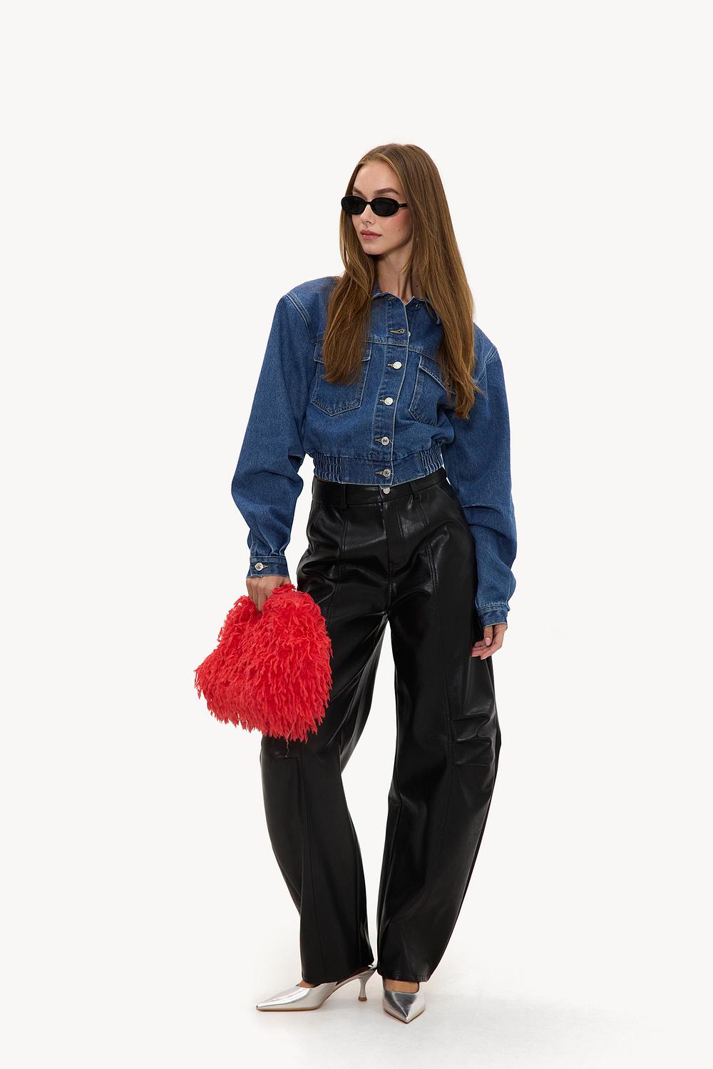 Chaqueta vaquera con hombreras y botones
