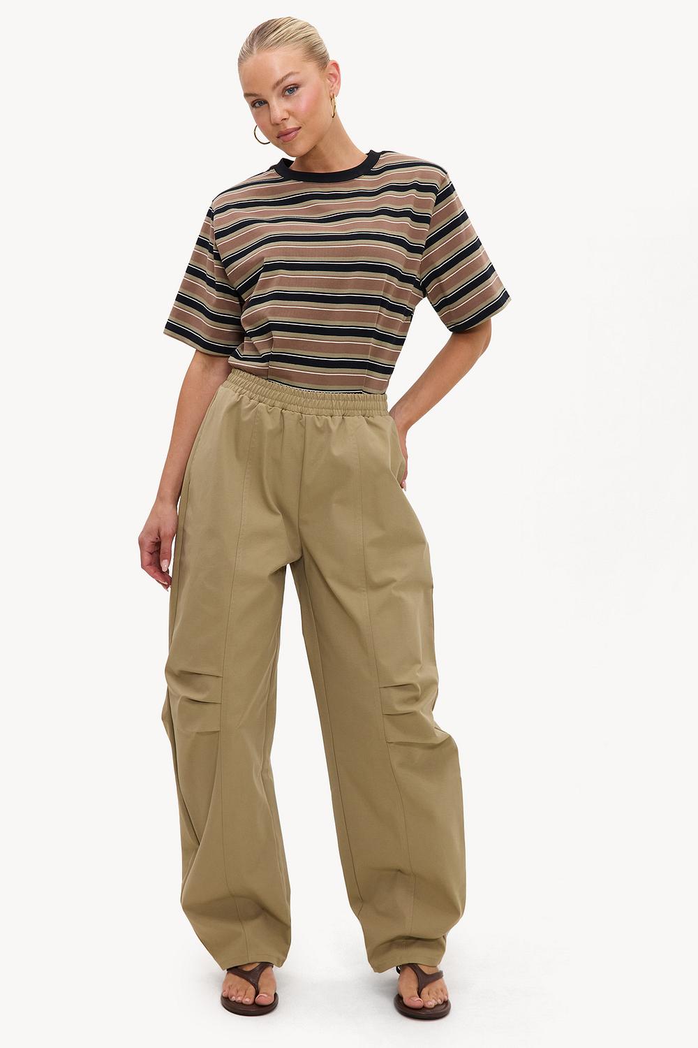 Pantalones cargo beige