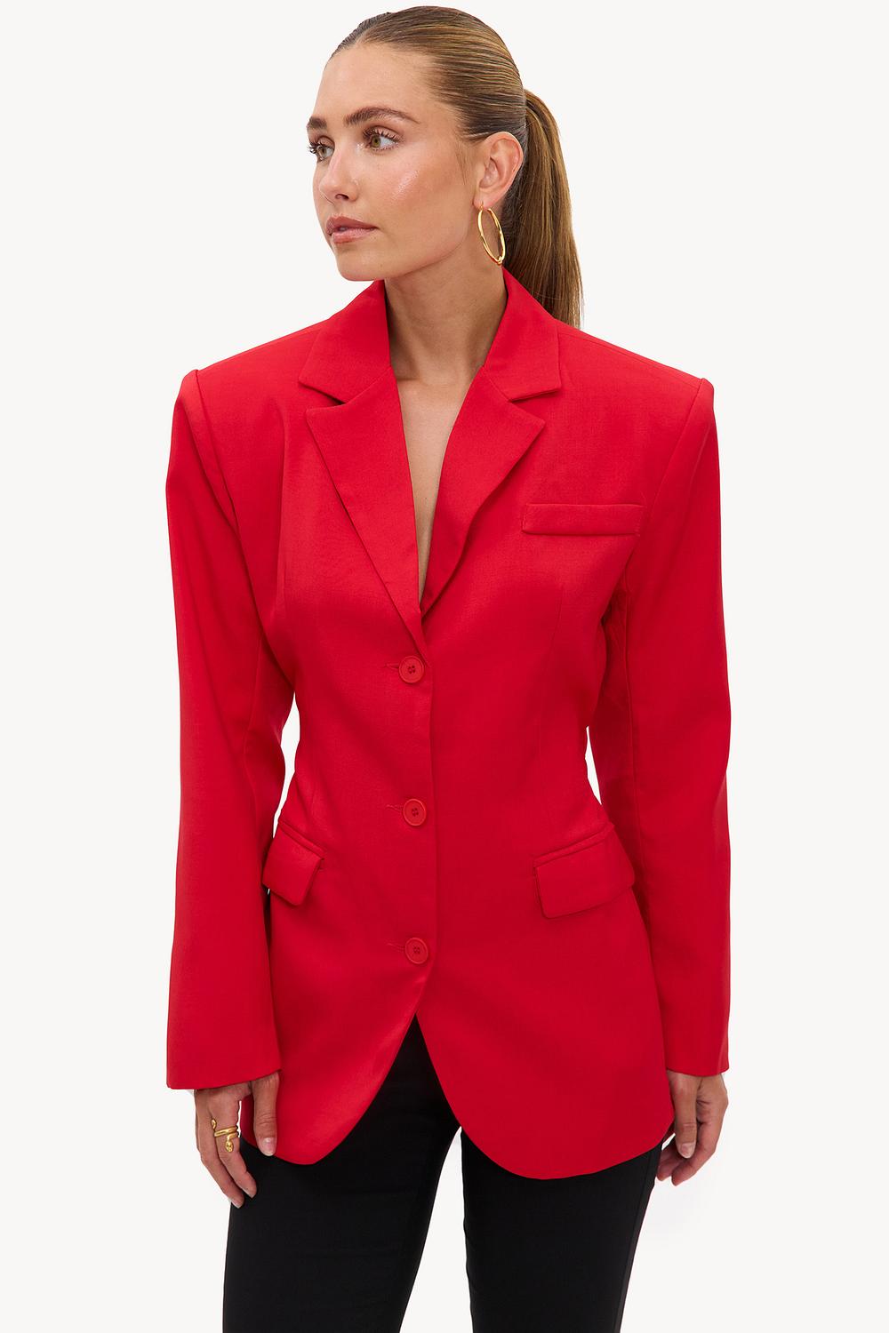 Blazer rojo con hombreras