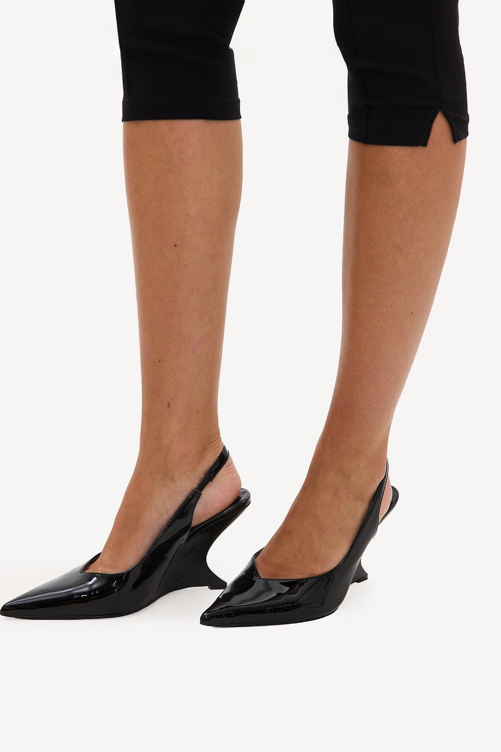 Talons noirs à talon compensé aspect PU