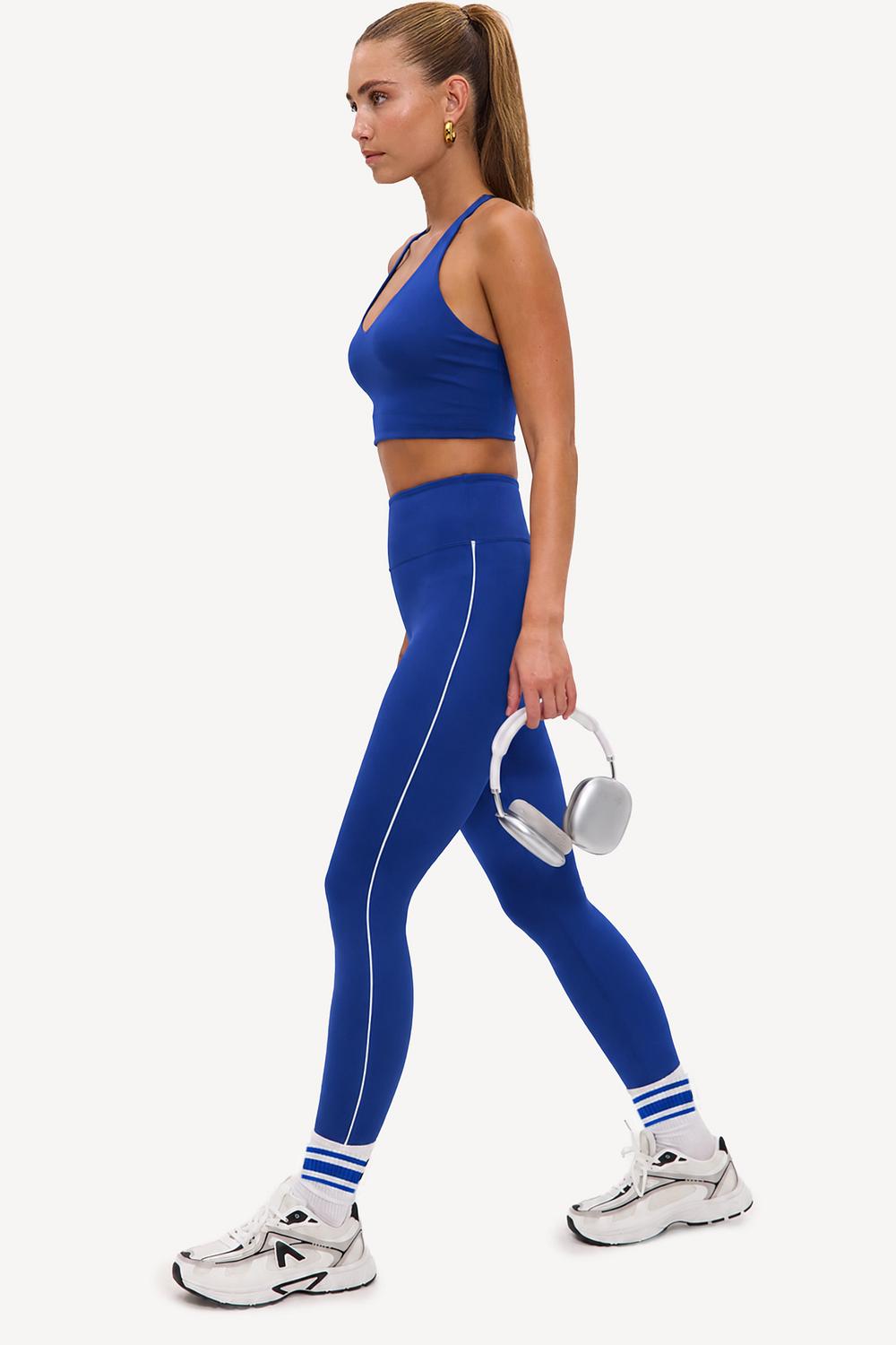 Leggings deportivos azul oscuro con detalles blancos