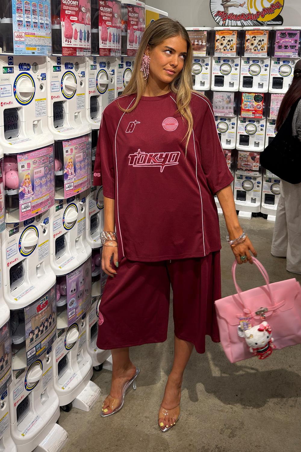 Burgundy Bermuda shorts with pink logo