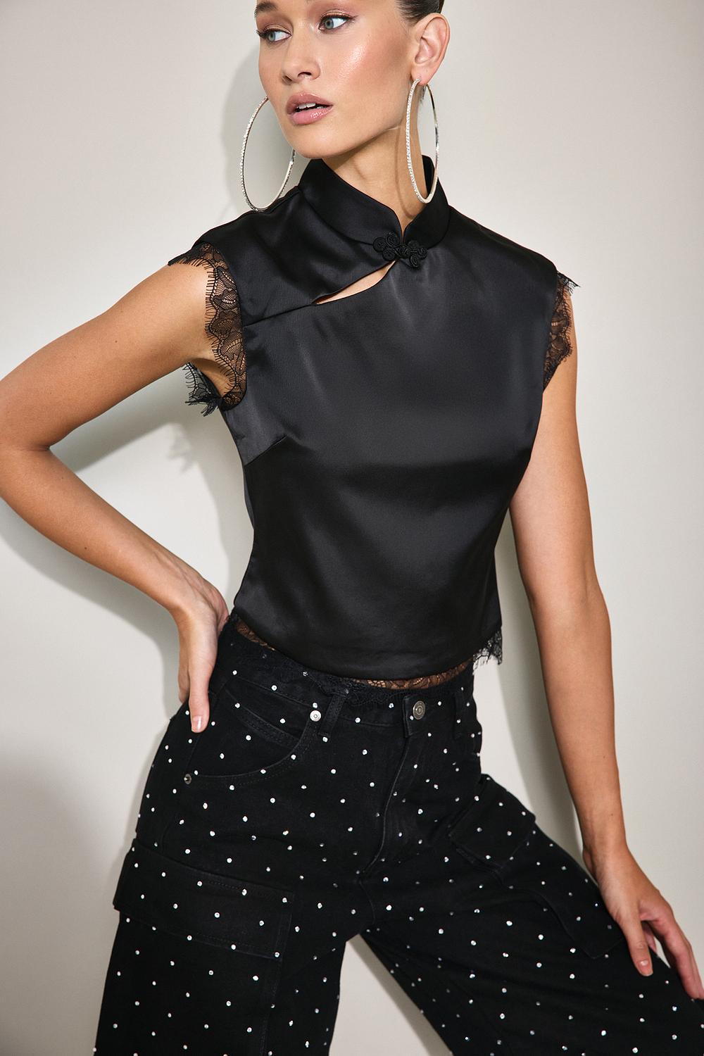 Zwarte satijnenlook top met lace details