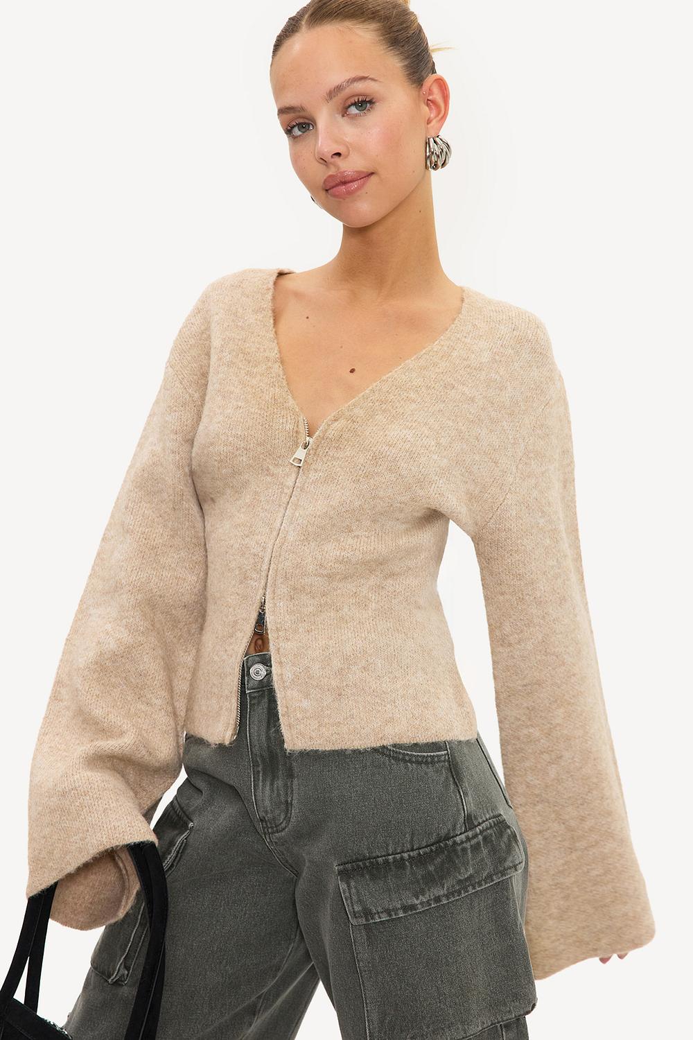 Beige sweater with a zipper