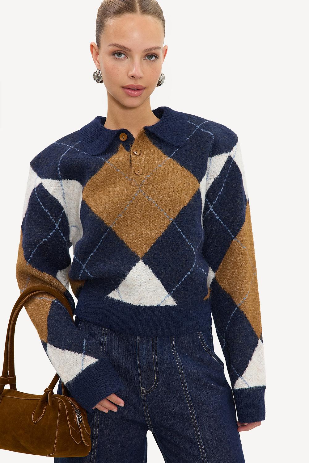 Blue sweater with a checkered print and shoulder pads