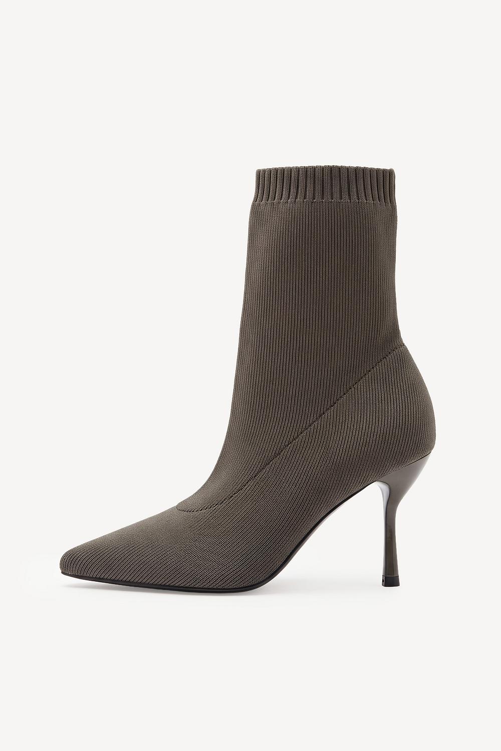 Botines grises con tacón