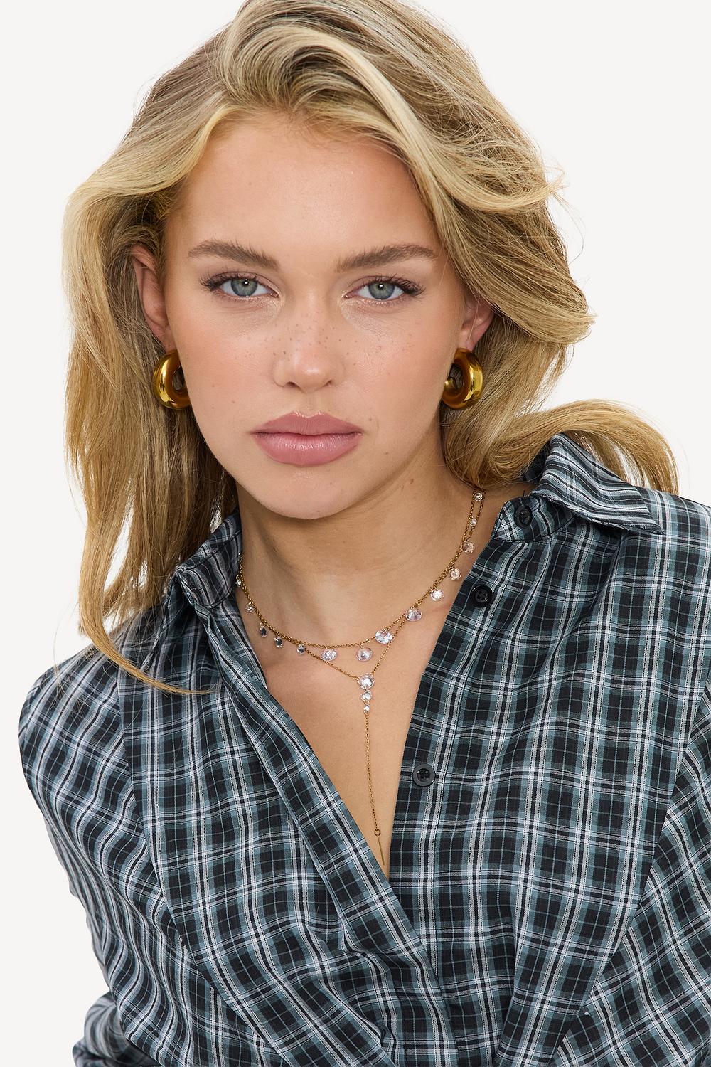 Collar dorado con pedrería