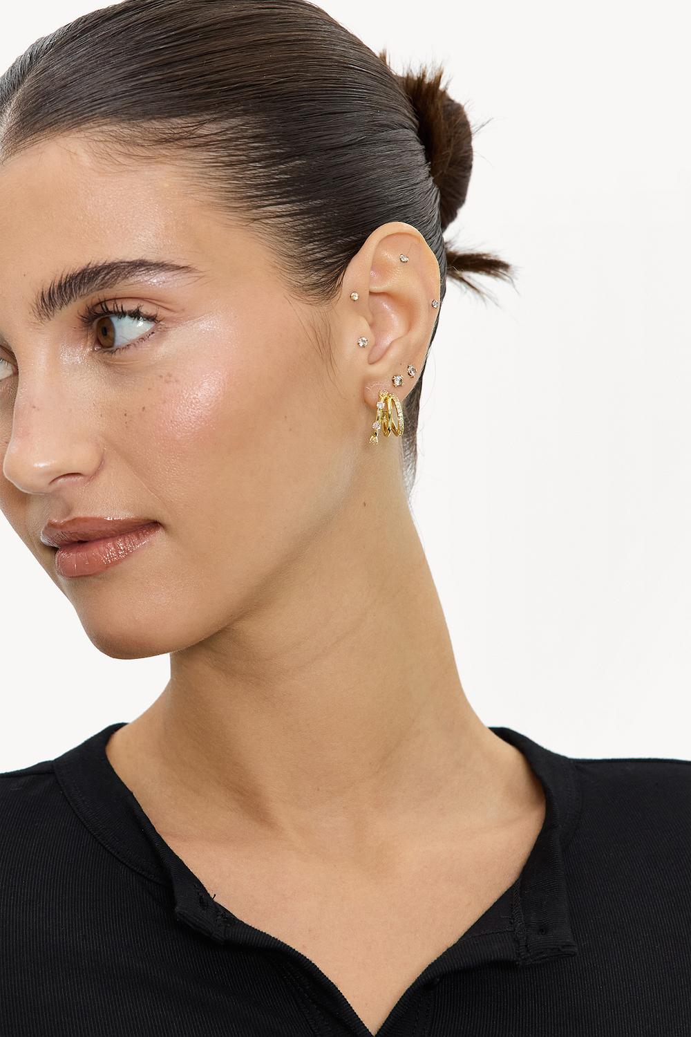 Gold earrings with rhinestones