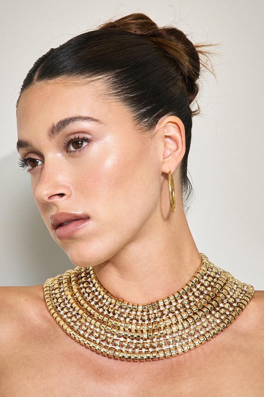 Collar llamativo dorado