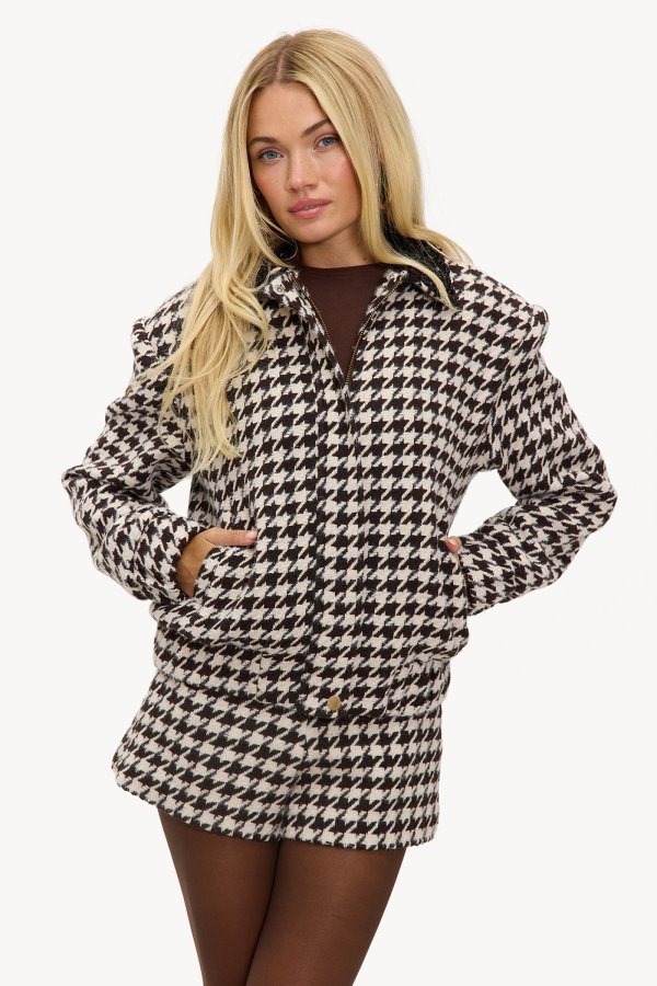 Brown jacket with houndstooth pattern | Loavies