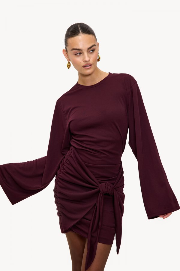Robe bordeaux avec détail nœud | Loavies